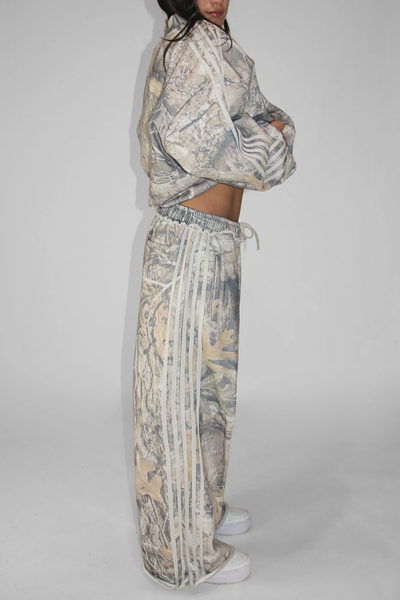 Load image into Gallery viewer, The Camo Sweats