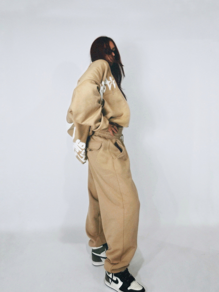 Load image into Gallery viewer, Sculpting Sweatpants in Mocha