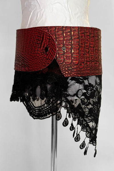 Load image into Gallery viewer, BELTED MINI — RED CROC / BLACK LACE
