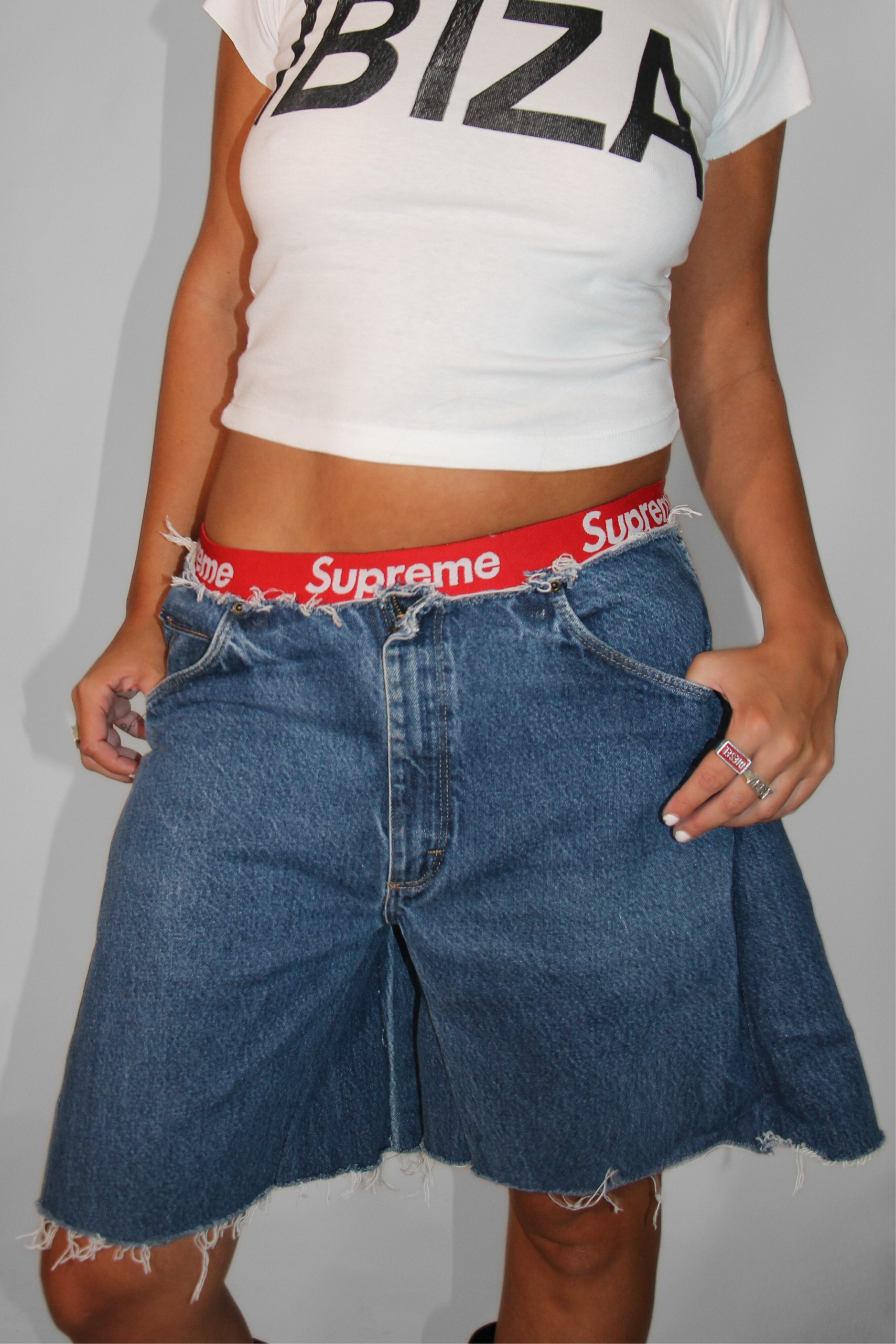 THE SUPREME UNDERJORT (Size L)