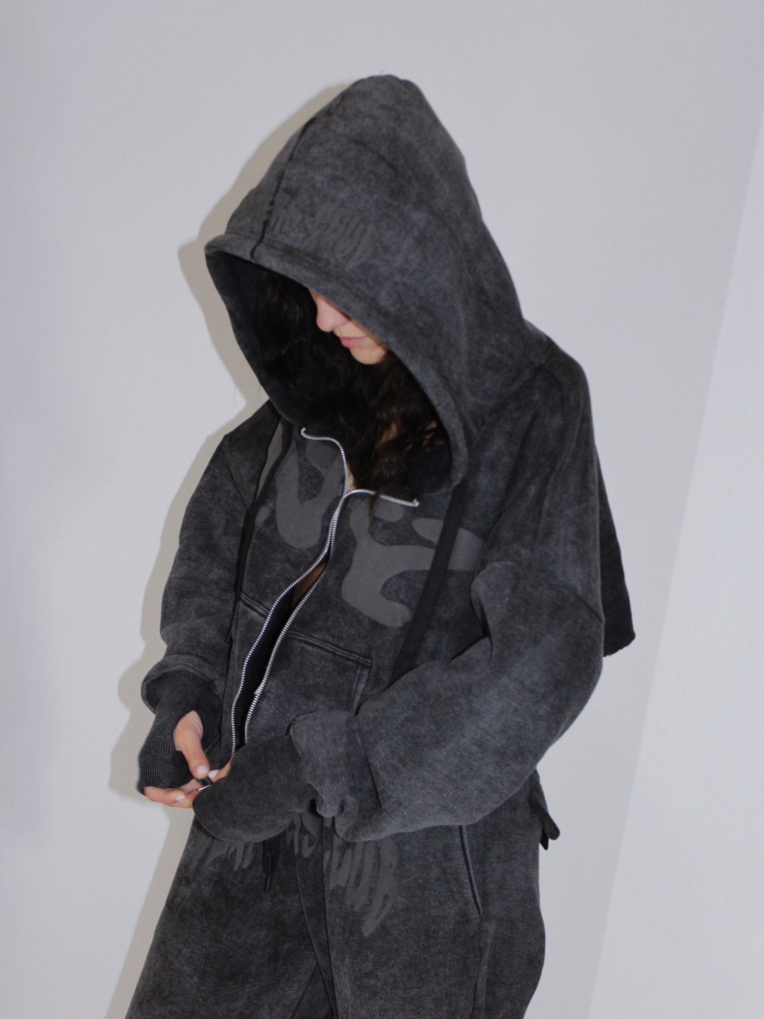 NY Cut-off Hoodie in Washed Black