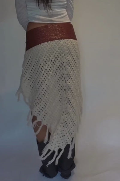 Load and play video in Gallery viewer, BELTED SKIRT — RED CROC / KNIT FRINGE

